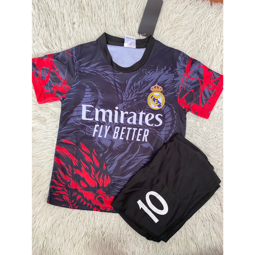 ชุดฟุตบอลเด็กสีดำแดงลายมังกรเบอร์10สกรีนชื่อMBAPPE