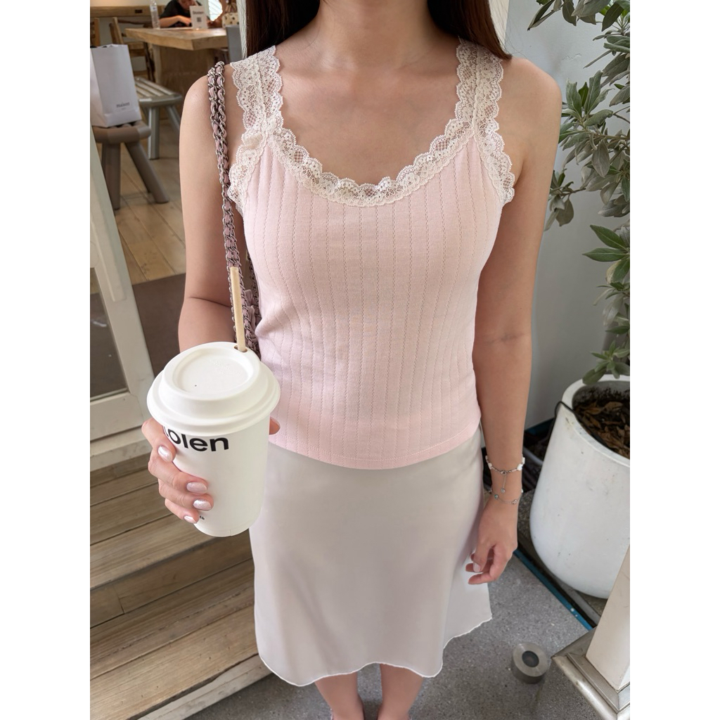 Swan Babe - Daphne Top เสื้อสายเดี่ยวแต่งขอบลูกไม้