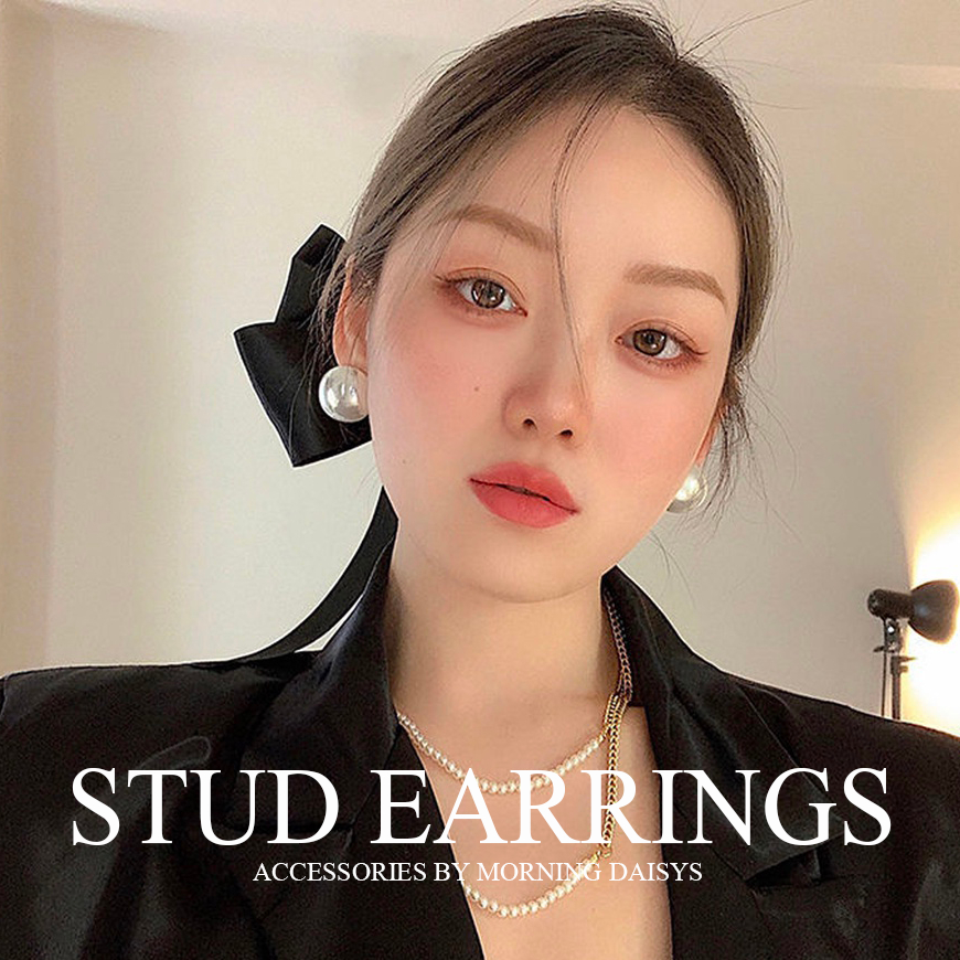 MORNING DAISYS ต่างหูแบบเสียบ รุ่น Elegant Pearl