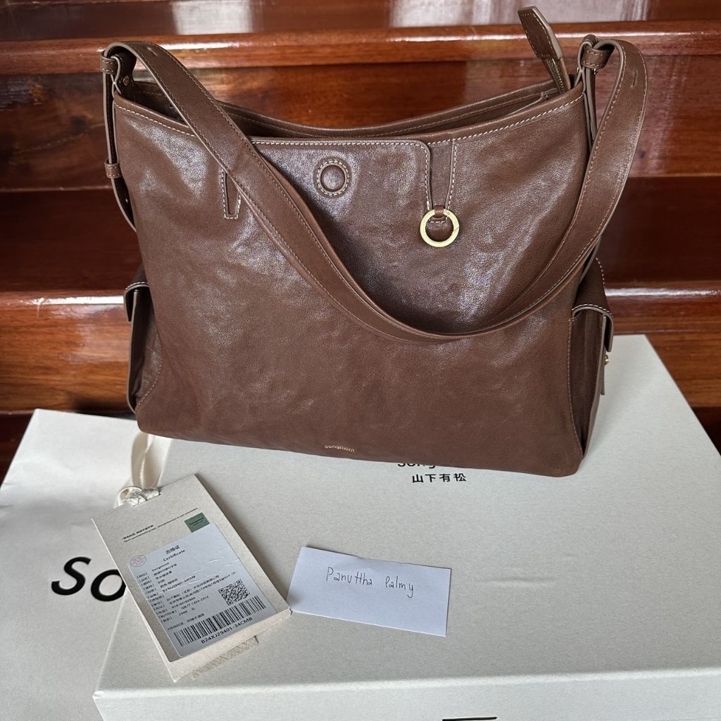 ส่งต่อกระเป๋า songmont yore hobo ขนาด medium สีน้ำตาล สภาพดี