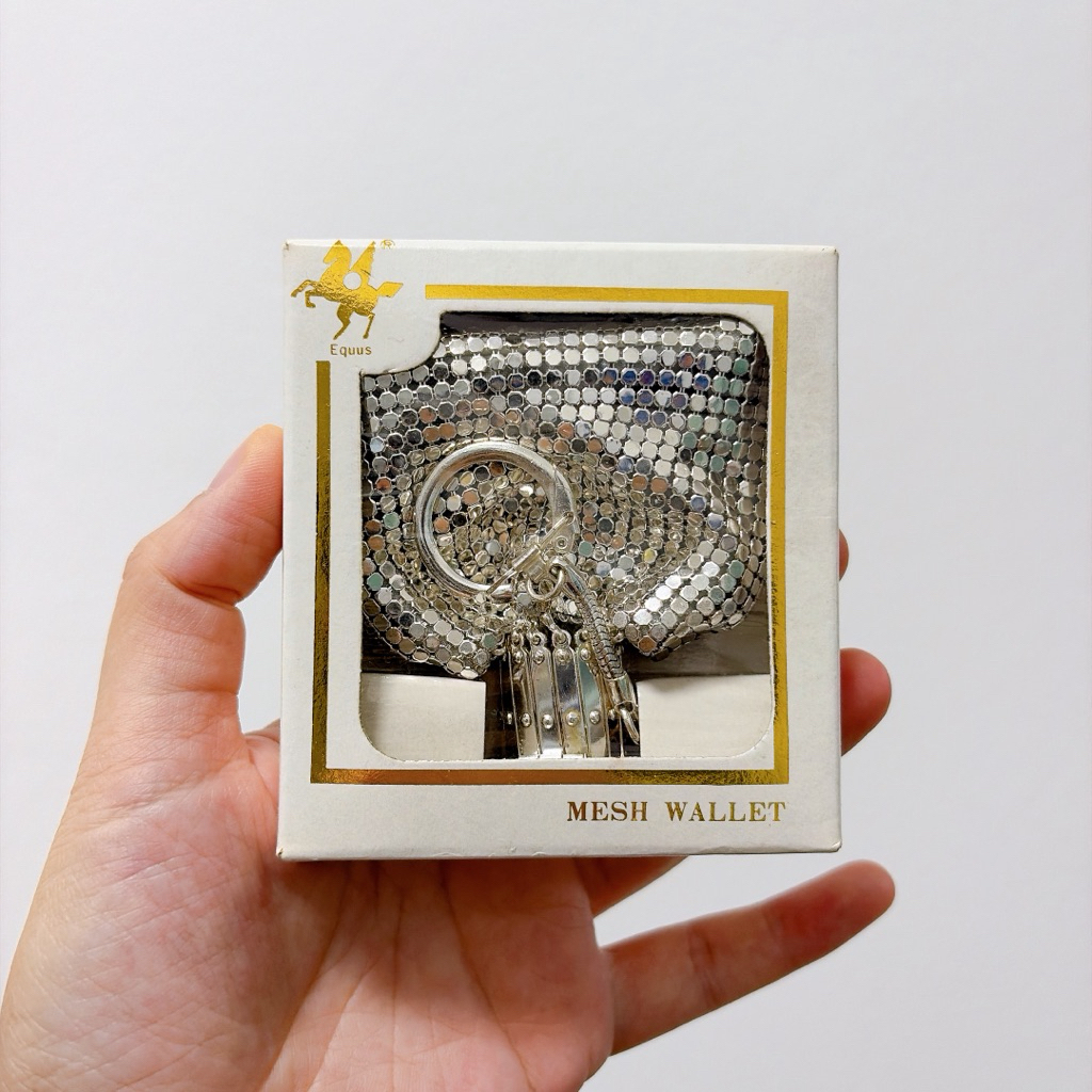 Metal mesh accordion-style coin case, silver