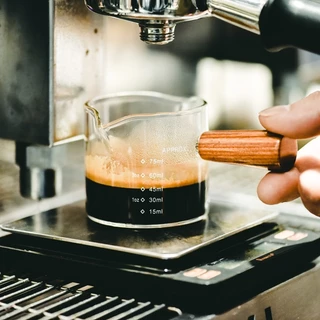 HOMEC ถ้วยตวงด้ามไม้ แก้วตวงกาแฟ Measuring Cup แก้วตวงกาแฟปากคู่ สำหรับตวงกาแฟ ตวงนม 75ml 150ml