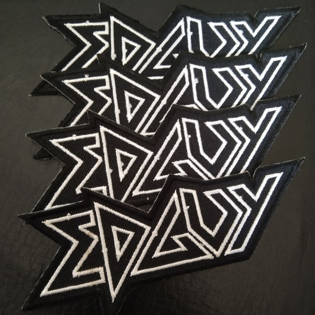 ตัวรีดติดเสื้อ อาร์มวงดนตรีe ร็อค เฮฟวี่เมทัล  งานปัก วัสดุตกแต่งเสื้อผ้า diy