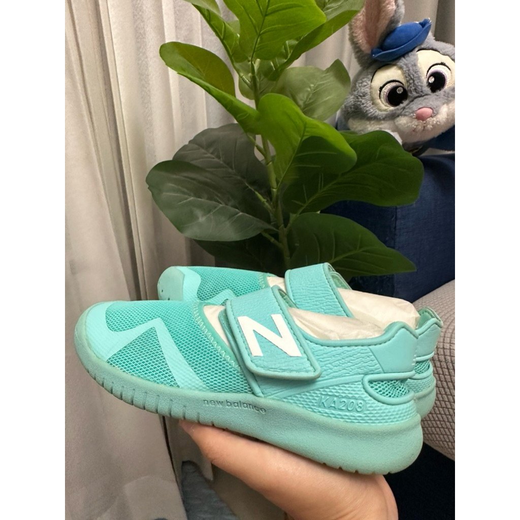 รองเท้า New balance มือสองของแท้ 21 cm.