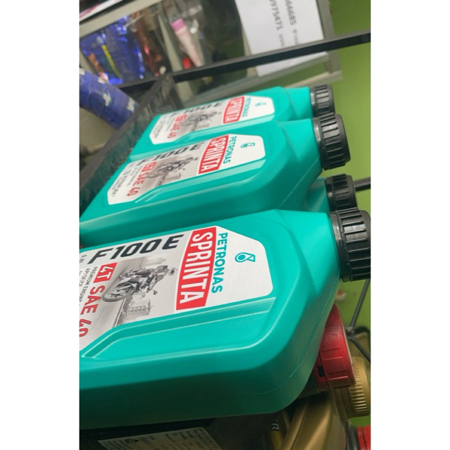 น้ำมันเครื่อง PETRONAS Sprinta F700 4T กึ่งสังเคราะห์ สำหรับมอเตอร์ไซค์