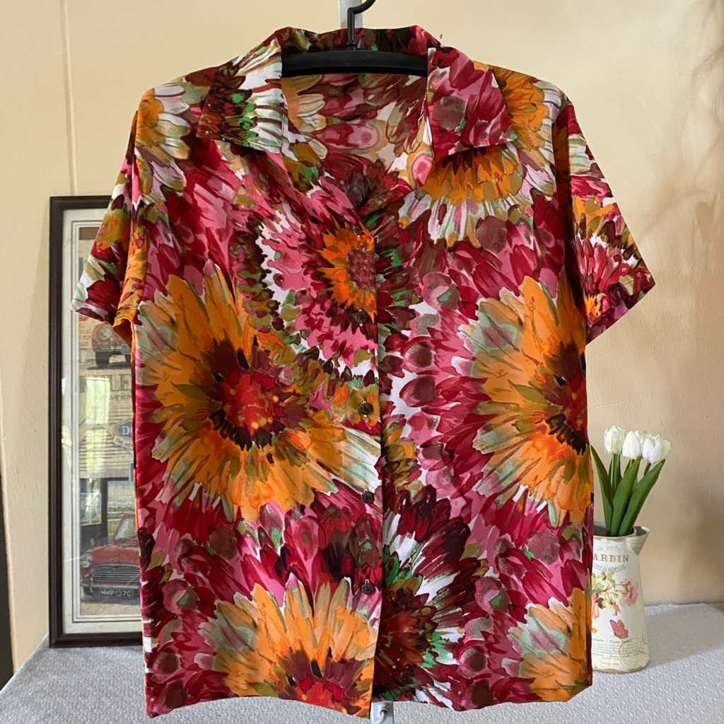 เสื้อเชิ้ต ผ้าไหมอิตาลี หน้าผ้าอก42“-44”  ลายดอกใส่สงกรานต์ พร้อมส่ง ลายสวยสีสด