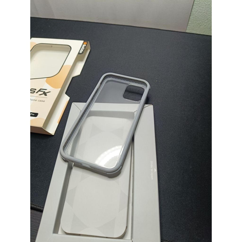 เคสไอโฟน 12 / 12 Pro - Solide VENUS FX สีเทา เปลี่ยนปุ่มได้ กันกระแทกดีเยี่ยม