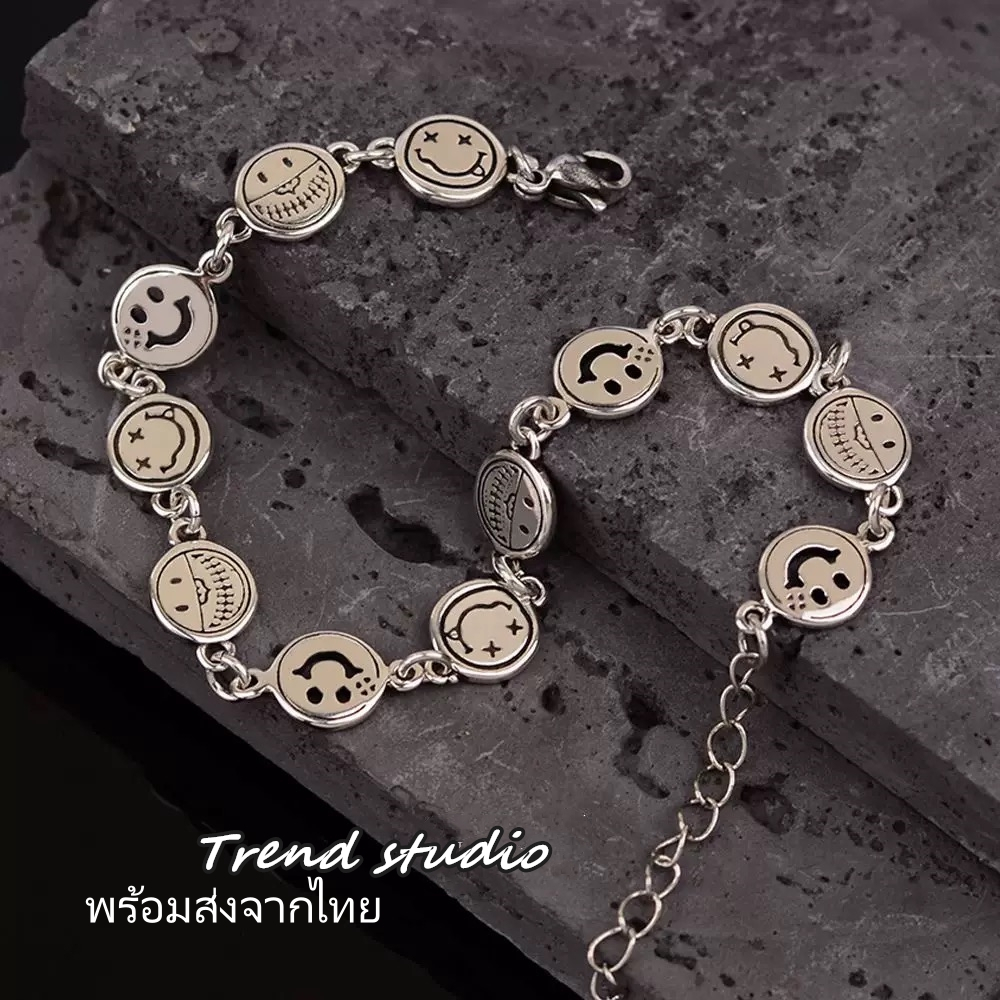คอลเลกชันสร้อยข้อมือแฟชั่นแสดงออก การออกแบบที่ไม่ซ้ำใคร ทันสมัยมาก. ยังมีสไตล์การแสดงออกที่หลากหลายให้เลือกอีกด้วย