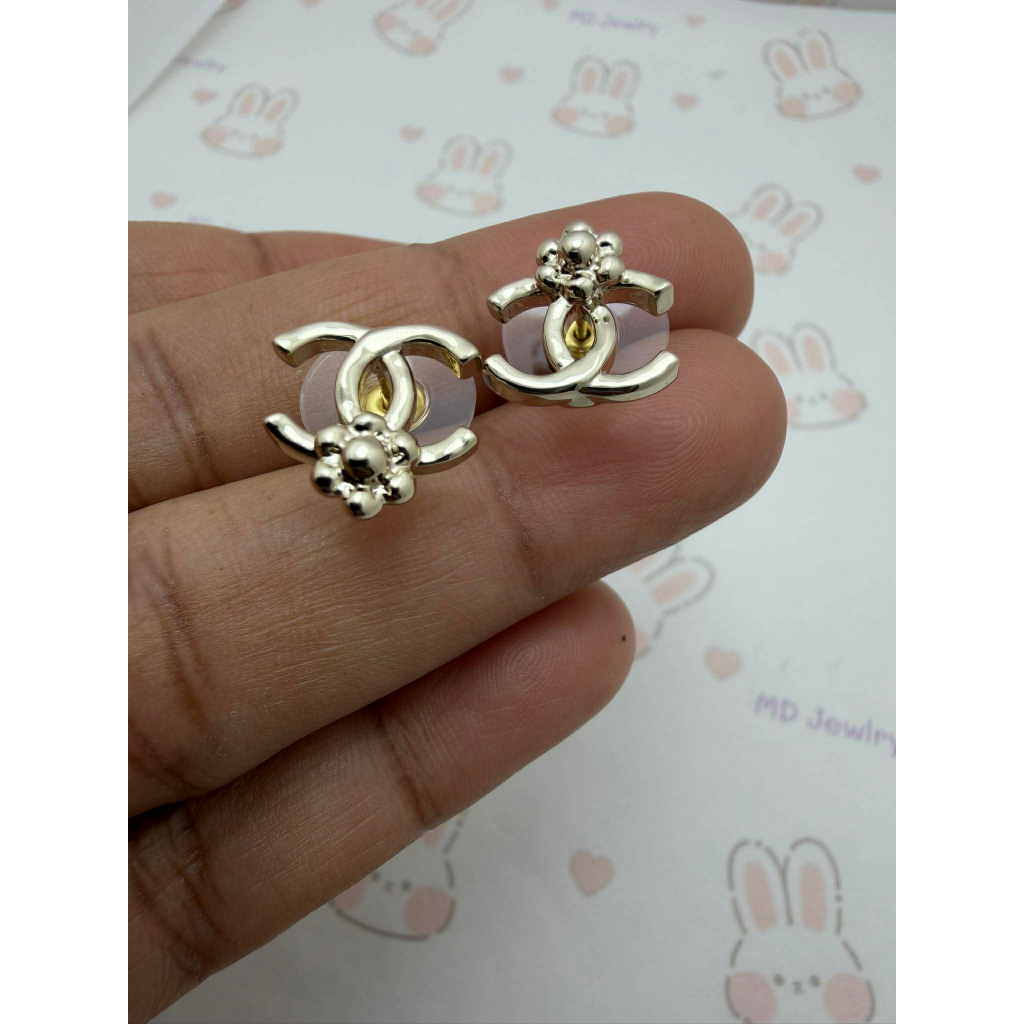 พร้อมส่ง ต่างหูสีทองอ่อนๆ  ขนาดเล็กๆ เกรดพรีเมี่ยม  เป็นมิตรต่อผิว