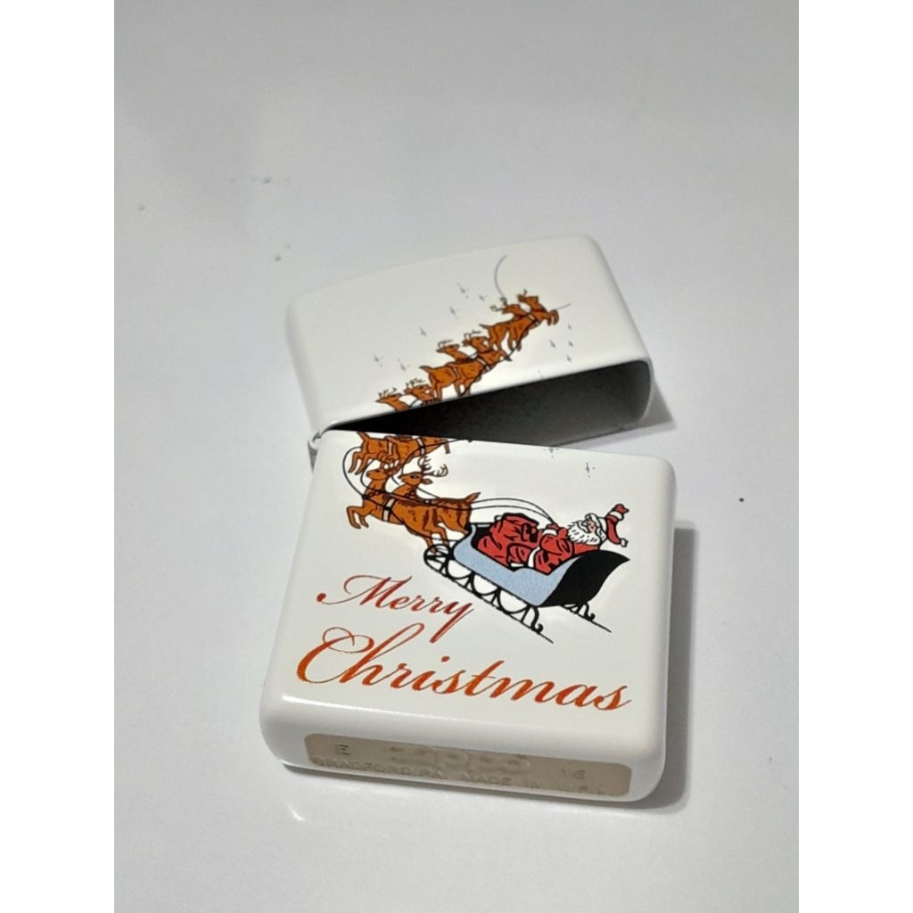 อะไหล่เฉพาะถังนอก zippo ขนาดมาฐาน ผลิตปี 2016 สีขาวลายแบบสกรีน รูป merry christmasของใหม่ไม่ผ่านการใ