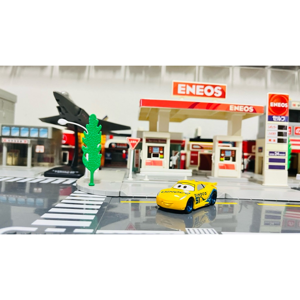Tomica Premium Disney/Pixar McQueen Collection : Cars - Cruz Ramirez DINOCO 51