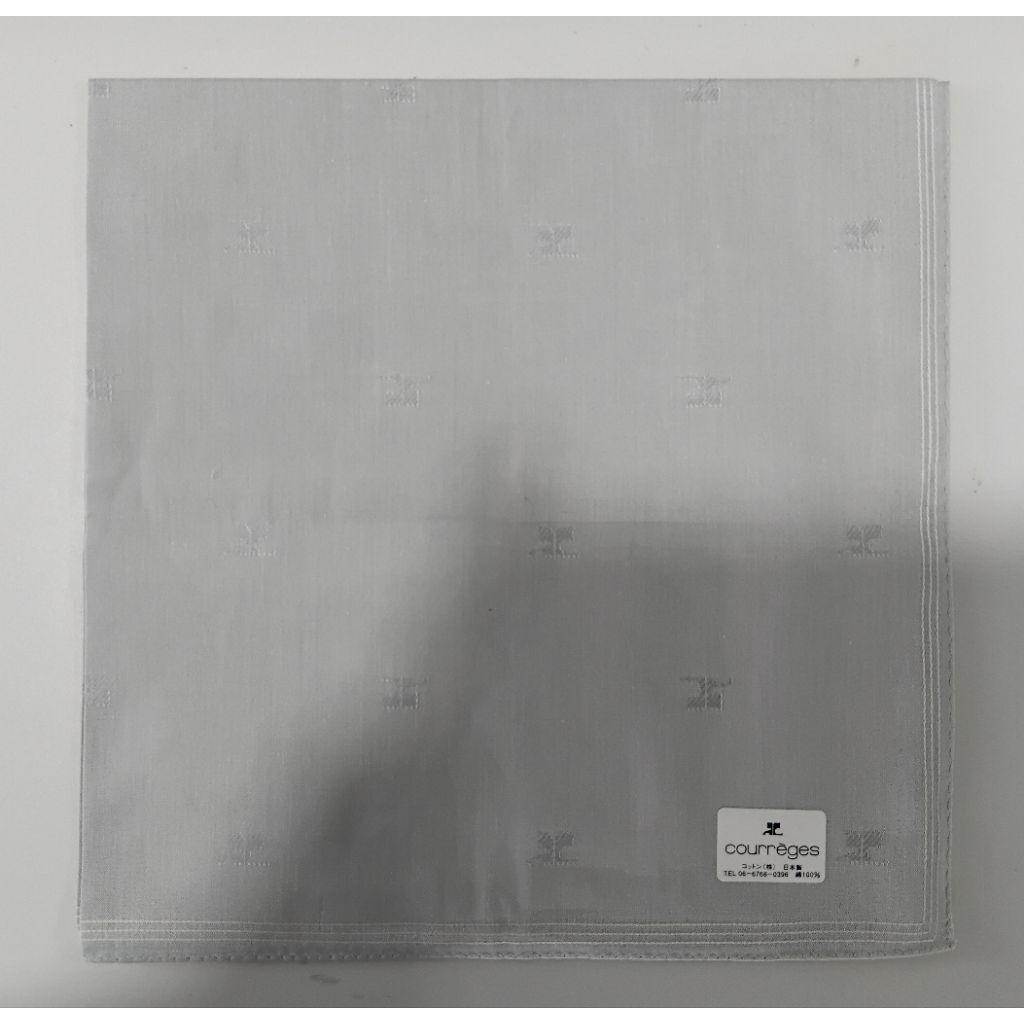 ผ้าเช็ดหน้า สีเทาอ่อน 47×47cm. courreges