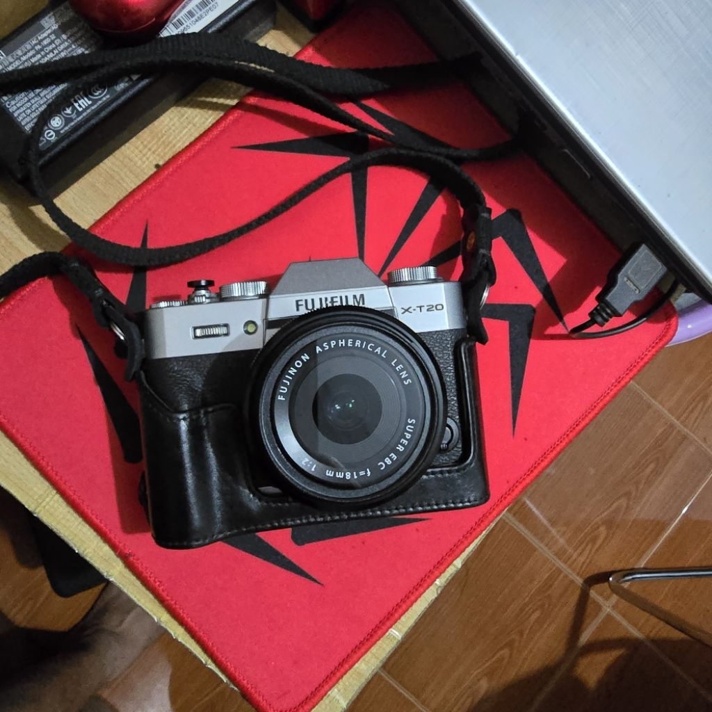 Fuji xt20 + เลนส์  Fuji 18mm f2 พร้อม Flash Godox it20 ttl
