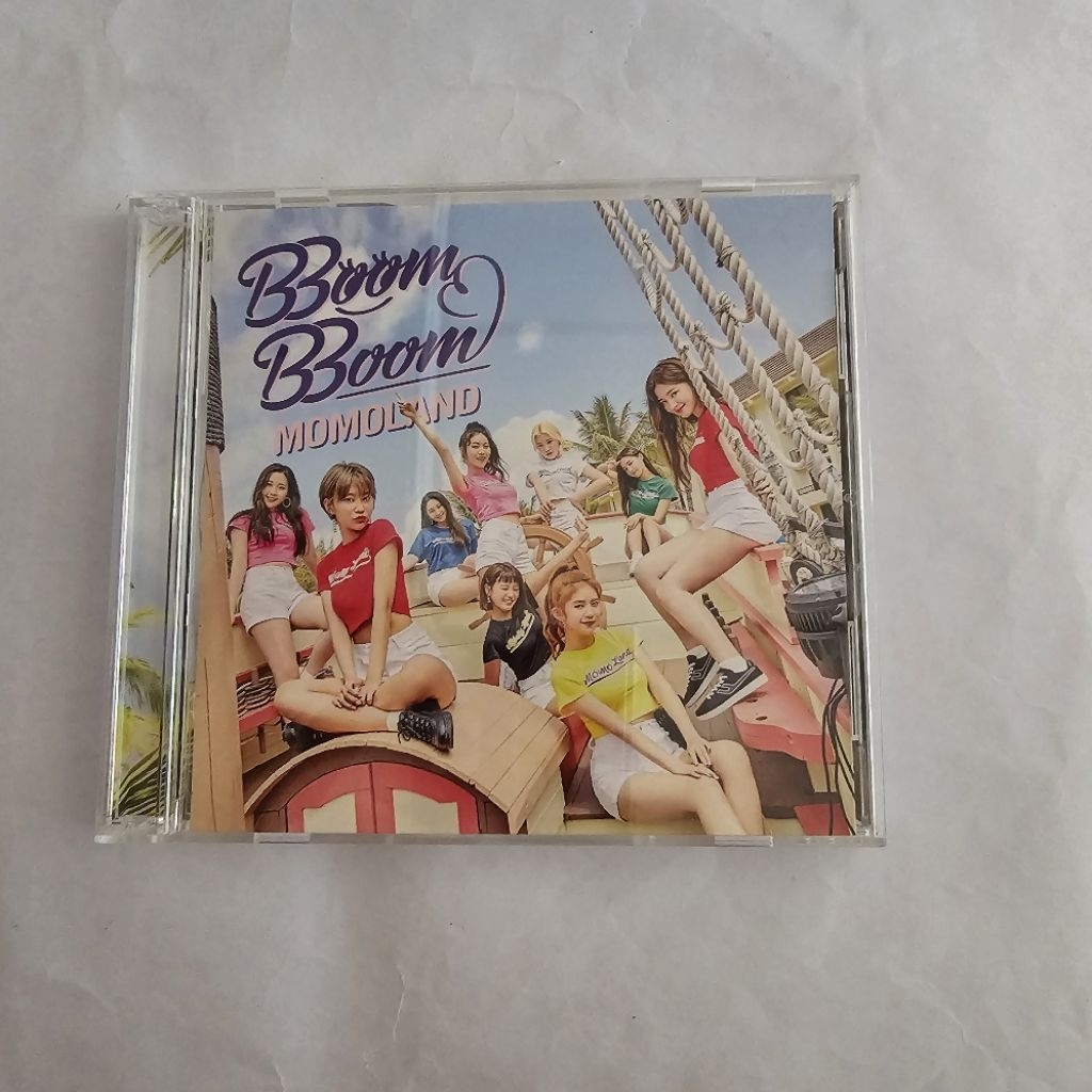 MOMOLAND (모모랜드) - 「BBoom BBoom」 (Japanese ver.) ver.A แกะแล้ว สภาพดี ไม่มีการ์ด 
Unseal, No Photocar