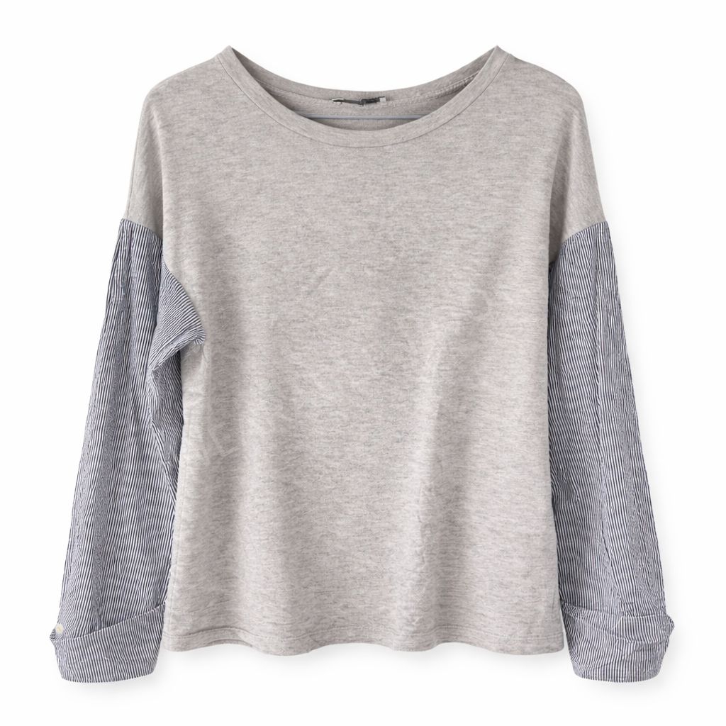 เสื้อแขนยาวมือสองไซส์ m ราคา 50 บาท