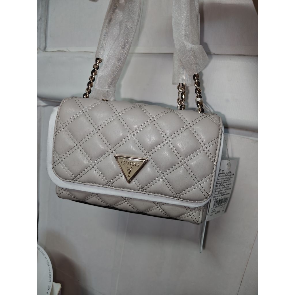 GUESS กระเป๋า รุ่น QG967374 GIULLY II MINI 2COMP CVRT FLP สีเบจ🎉 มีบริการส่งด่วน ส่งทันที🎉