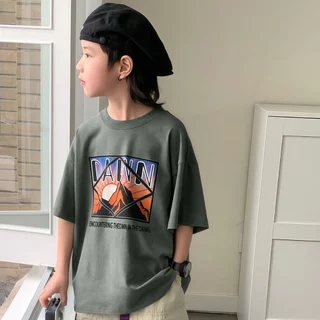 Beryl kids🌸เสื้อผ้าเด็กฤดูร้อน🎀เสื้อยืดเด็กผู้ชาย แขนสั้นแฟชั่น คอกลม ทรงหลวม พิมพ์ลายหล่อเท่สุด ลำลอง สวมใส่สบาย