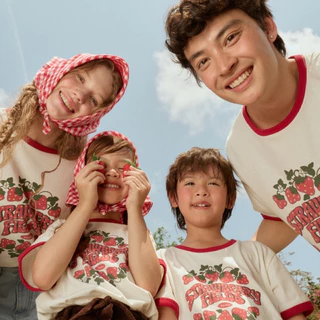 lookbookpetite Strawberry fields t-shirt สี cream,pink