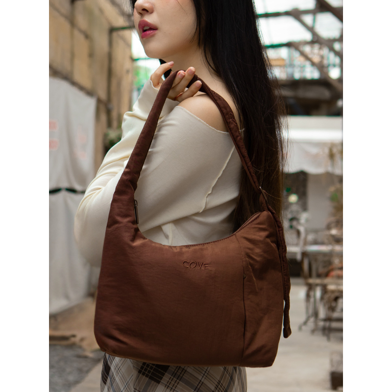 COVE AllDay Hobo Bag กระเป๋าสะพาย กระเป๋าใส่ไอแพด / IPad 11 นิ้ว กระเป๋าใบเล็ก ทรง Hobo ผ้าไนล่อน