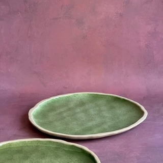 จานเซรามิค จาน 11 นิ้ว เคลือบสีเขียว จานฟรีฟอร์ม Dinnerware Ceramic เซรามิก เข้าเครื่องล้างจานได้ - AT1CERAMIC