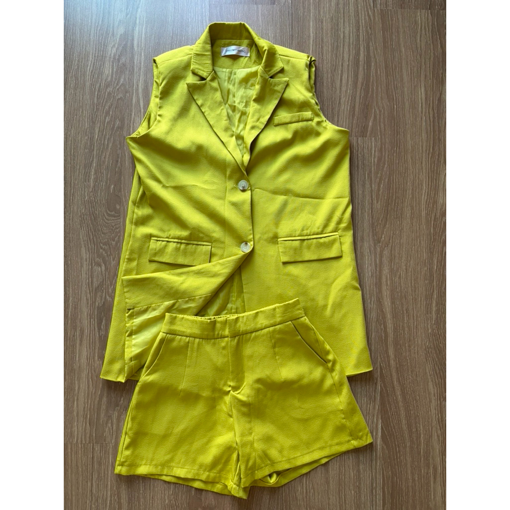 ชุดเซต Promthong S/Mสีเขียวเลม่อน มือสอง