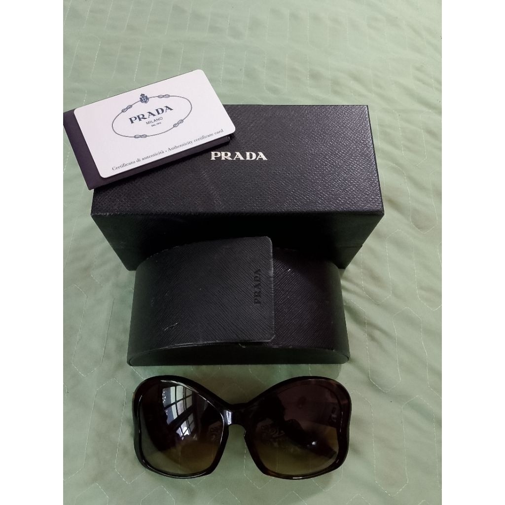 แว่นตาแบรนด์เนมPrada