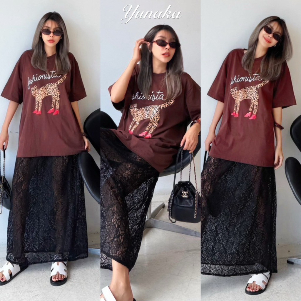 เซทเสื้อยืดแขนสั้น ทรง oversize สกรีนหน้าอกใหญ่ๆกลางเสื้อและแขนเสื้อดีไซส์ผ่าข้างเก๋ๆมาพร้อมกับกระโปรงทรงเอ