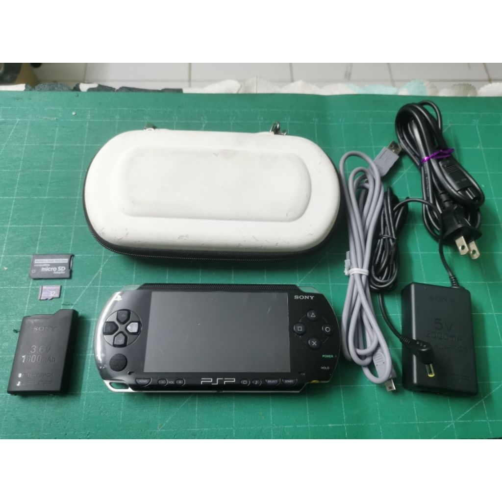 เครื่อง​เกม​ PSP​ 1000​ เดิมๆ​ แปลงเรียบร้อยครับ🎴