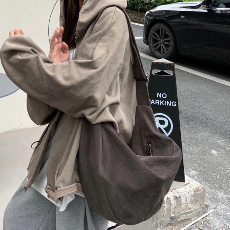 MIA จัดส่งจากประเทศไทย กระเป๋าสะพายไหล่วินเทจฤดูใบไม้ร่วงและฤดูหนาว Unisex กระเป๋าสะพายข้างความจุขนาดใหญ่ผ้าคุณภาพสูง