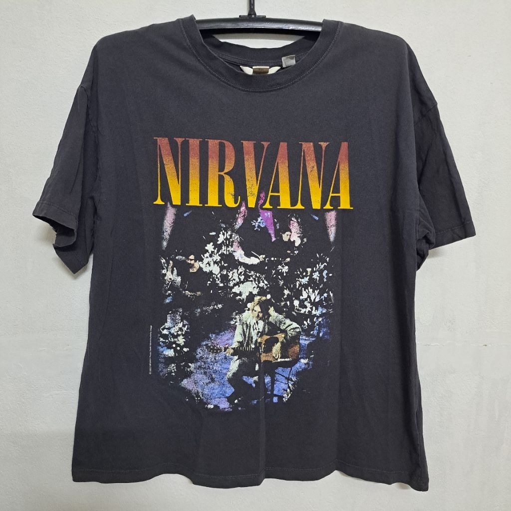 เสื้อวงมือสอง Nirvana t shirt 2022 H&M size M 22"/25.5"