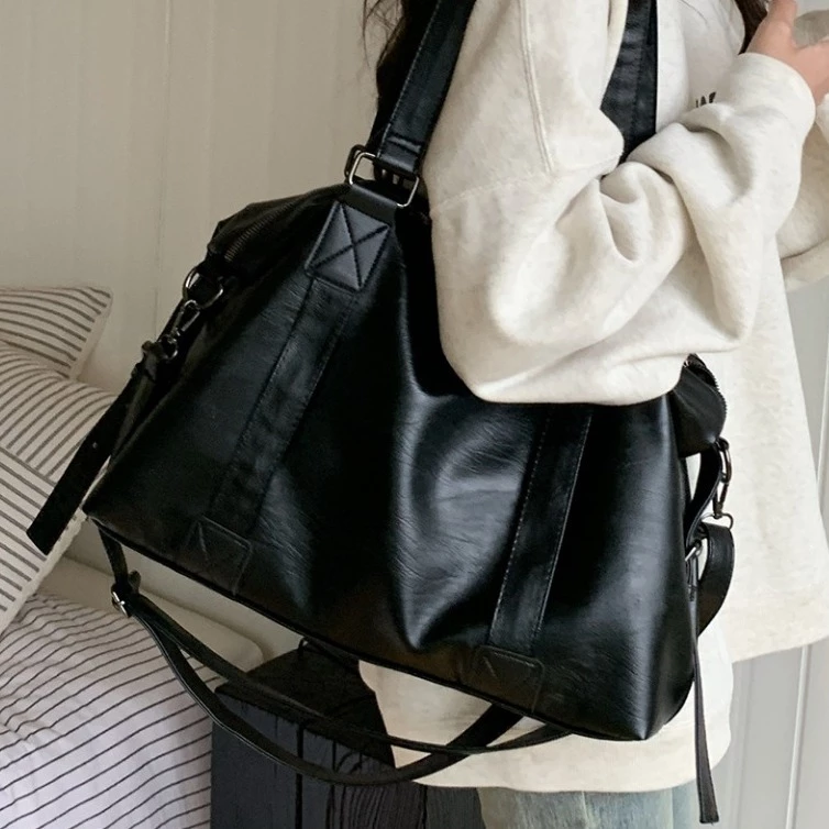 [จัดส่งฟรี + ส่วนลดพิเศษ] จัดส่งตรงจากประเทศไทย! กระเป๋าครอสบอดี้หนังแท้ขนาดใหญ่พิเศษ รุ่น 2026 ดีไซน์ทันสมัย ​​มีให้เลื