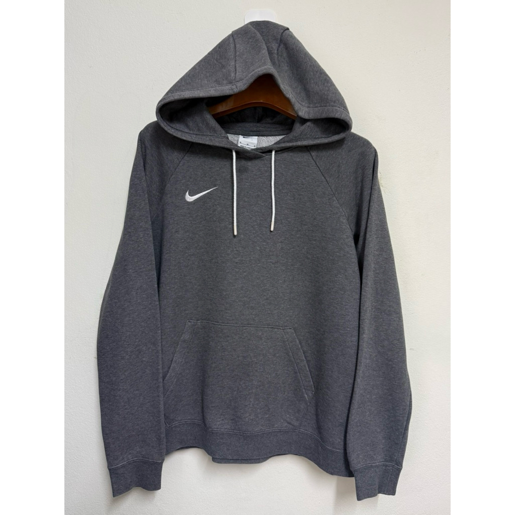 NIKE (ไนกี้) เสื้อฮู้ดแขนยาว ทรง Pullover (สวมหัว)(มือสอง)