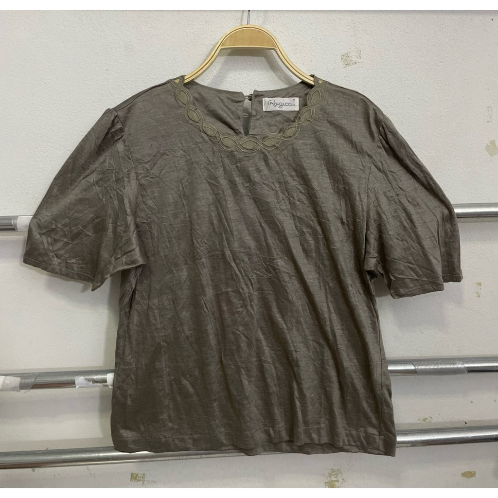 รหัส 847🍊 เสื้อเบลาส์แขนสั้นสีน้ำตาลเทา (Taupe)