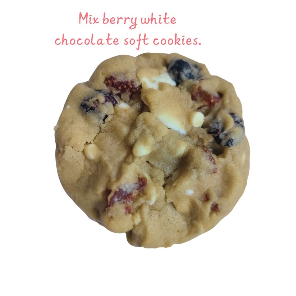 Mix berry white chocolate soft cookies. ชิ้นละ 75 กรัม
