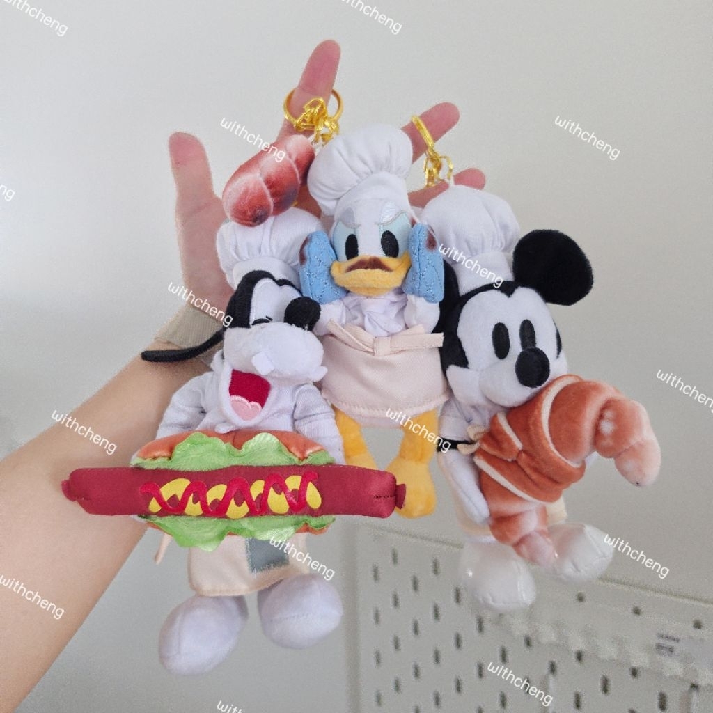 พร้อมส่ง ✅️ พวงกุญแจ Mickey and friends คอล Bakery จาก Disney Japan
