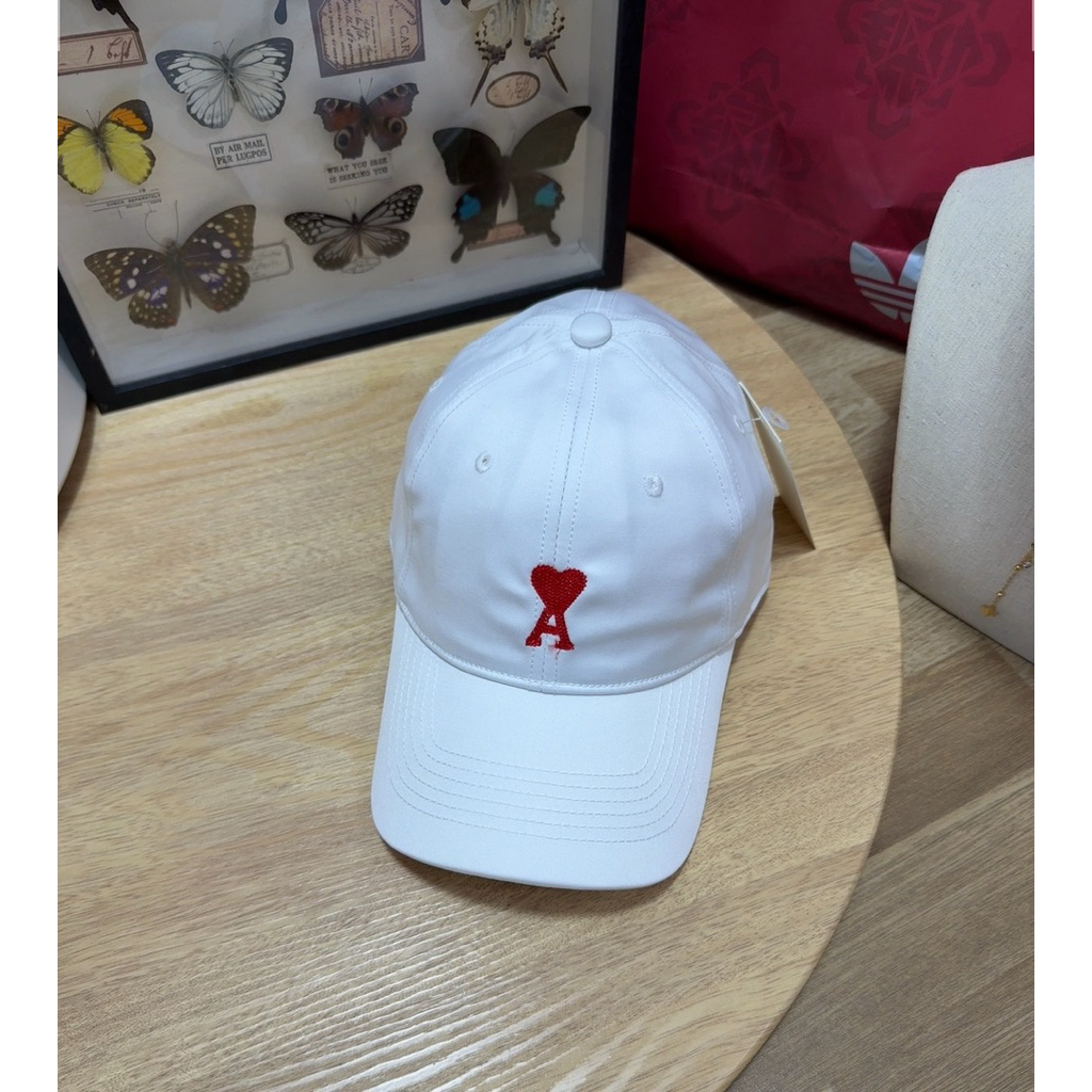พร้อมส่ง หมวก Ami Heart Logo Cap หมวกเอมิ หมวกแก๊ป ดีเทลงานปักโลโก้ ใส่ได้ทั้งชายและหญิง