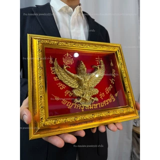 กรอบรูปพญาครุฑ รุ่นเศรษฐีเงินล้าน ภายในเป็นรูปปั้นองค์พญาครุฑ บานใหญ่ขนาด32x26cm. สกรีนอักษรอวยพรสุดมงคล Premium gift