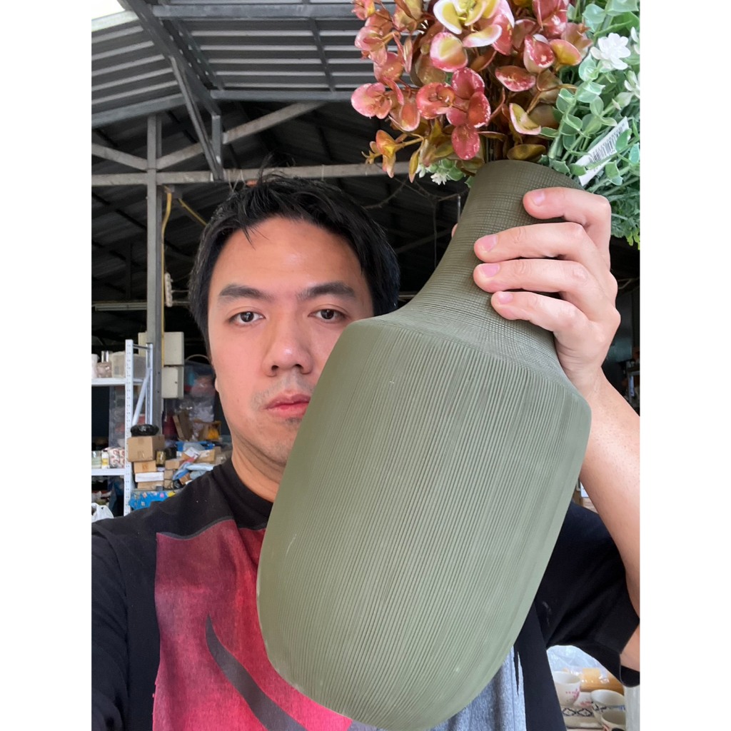 แจกันเซรามิก ขนาด 13นิ้ว สีเขียวเข้ม แจกันจัดดอกไม้ แจกันโมเดิร์น Vase Ceramics ดีไซน์ทันสมัย แต่งบ้านสวยมาก รหัสkornz42