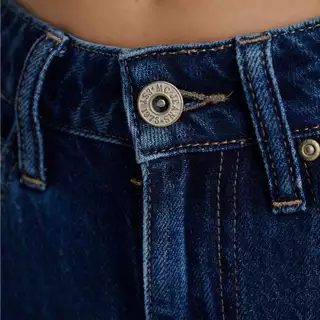 Mc JEANS (แม็คยีนส์) Online Exclusive กางเกงยีนส์ผู้หญิง กางเกงยีนส์ทรงปลายขากว้าง เอวกลาง สียีนส์ฟอกกลาง MFWP264