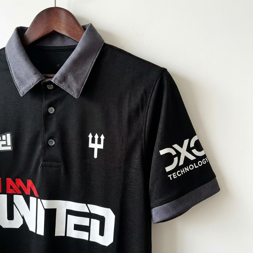 FORMDEE !! เสื้อโปโลผีแดง 2024/25 แบบใหม่ ใส่สบาย ผ้ากีฬา ออกกำลังกายได้ ปกอ่อนนุ่ม Polo United