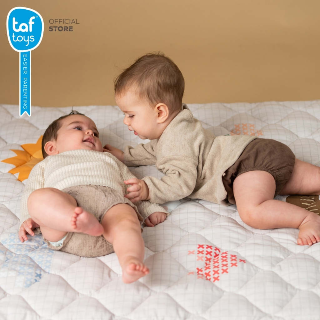 Taf Toys แผ่นรองคลาน พับได้ Fantasy Bloom Quilted Playmat แผ่นกิจกรรม ของใช้เด็กแรกเกิด รูปที่ 2