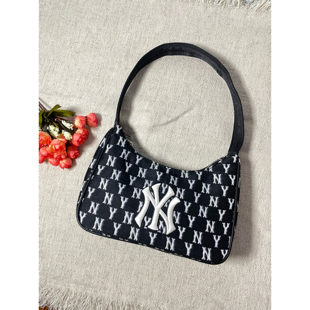 ส่งต่อ กระเป๋าMLB HOBO BAG กระเป๋าสะพายข้างNY