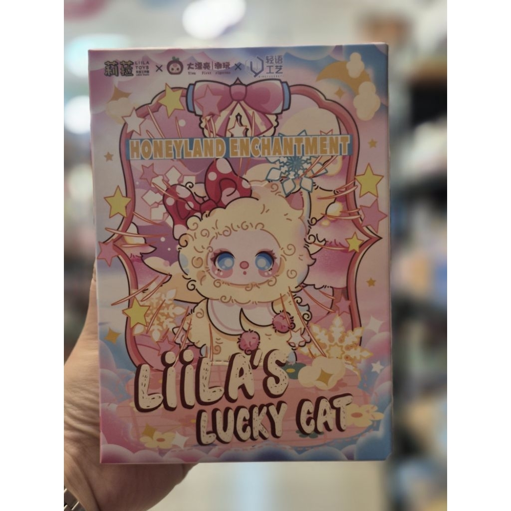 กล่องจุ่มตุ๊กตาแมวนำโชค Liila's Lucky Cat รุ่น Honeyland Enchantment (V3)