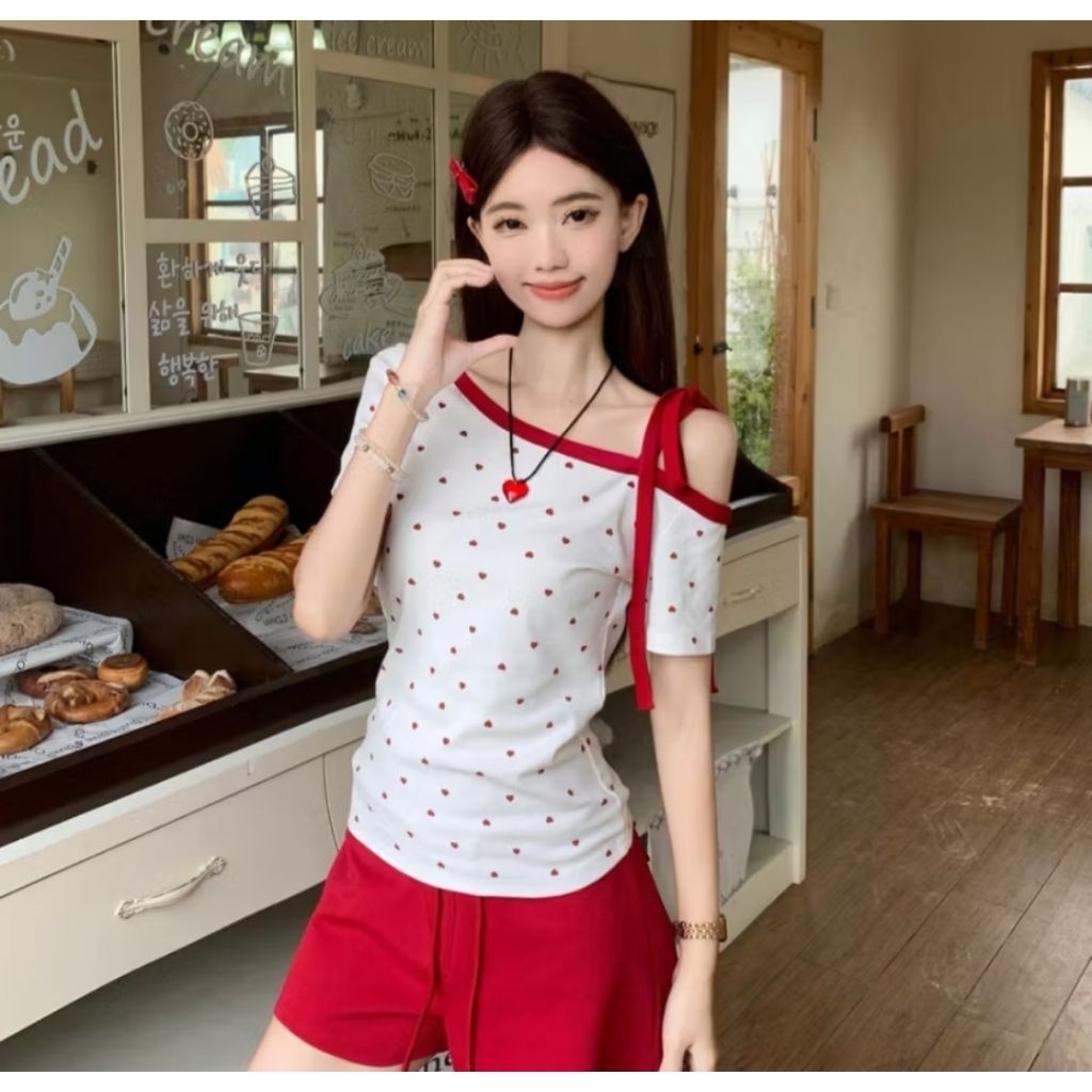 เสื้อปาดไหล่ผู้หญิง ลายจุดรูปหัวใจ สไตล์เกาหลี ดีไซน์สุดคลาสสิค แขนสั้นเสื้อยืด