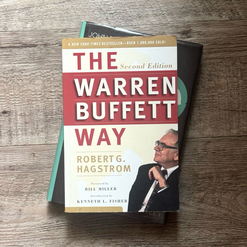 หนังสือ📚 The Warren Buffett Way (2nd Edition) Good condition