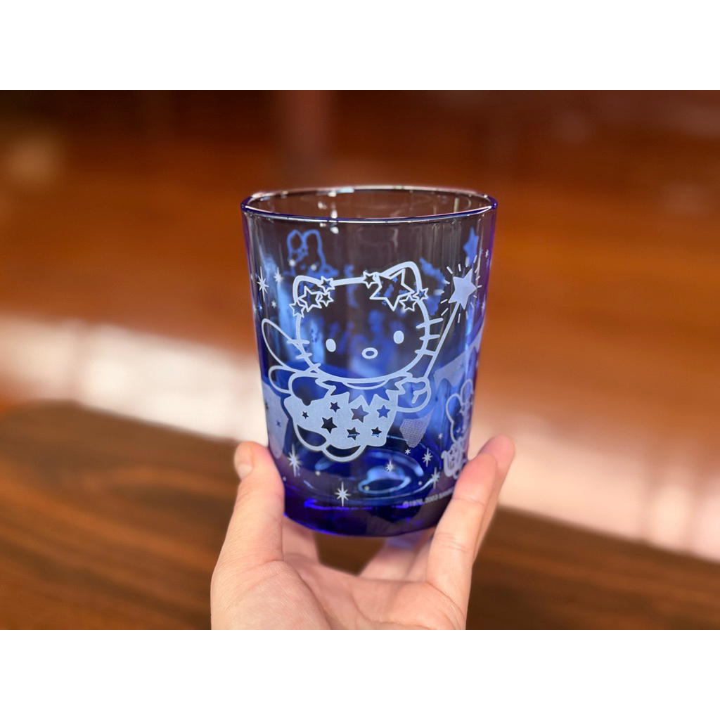 Hello Kitty คิตตี้ แก้วน้ำ ชา กาแฟ เนื้อไม่บาง สีน้ำเงิน ลายสวยชัด นางฟ้าคิตตี้ 3.4 x 4.5 นิ้ว ใบละ 150 (งานสะสมปี 2003)
