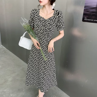 ชุดเดรสลายดอกไม้สีดำ กระโปรงยาวเจ้าอารมณ์ ดีไซน์คอวีเปิดหลัง เอวเพรียวบาง ผ้าใส่สบาย นุ่ม ระบายอากาศได้ดี