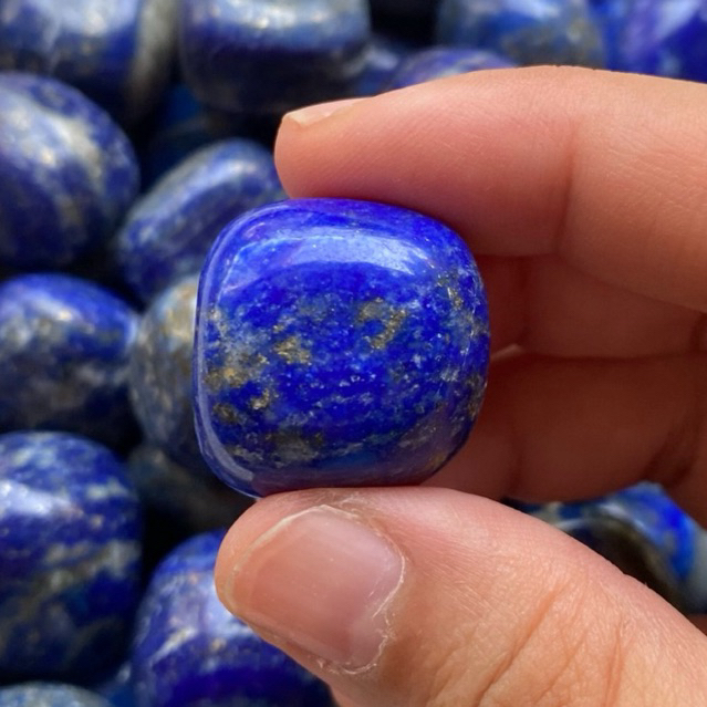 Lapis lazuli  ลาพิส ลาซูลี่ขัดมัน สวย น่ารักมาก เป็นหินแห่งสติปัญญา อุดรูรั่วทางการเงิน ช่วยพัฒนาการพูดติดต่อสื่อสาร