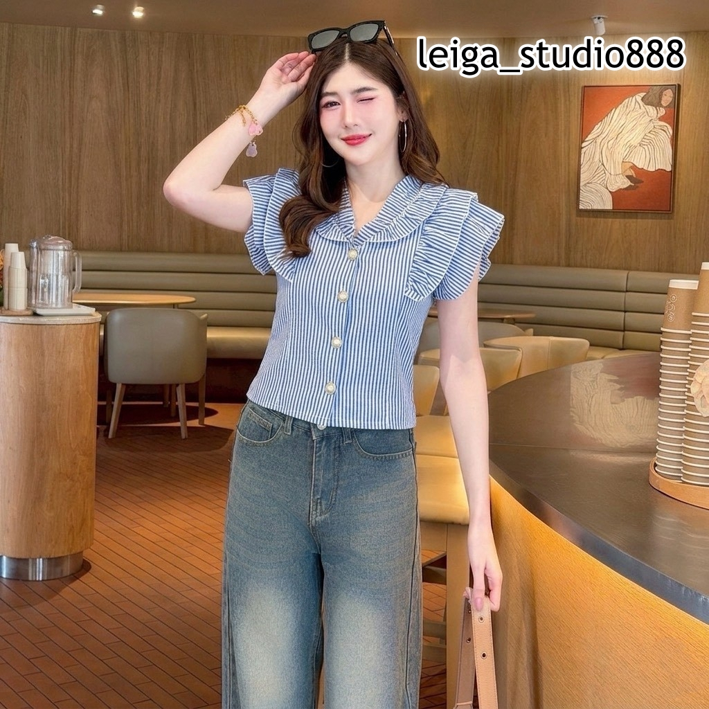 เสื้อแฟชั่น ผ้าอัดนูนลายริ้ว คอแต่งระบาย แขนแต่งระบาย กระดุมหน้า ทรงเข้ารูป สวยเรียบหรู ใส่ทำงาน ใส่ออกงาน สายคาเฟ่