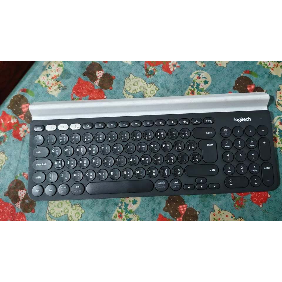 ้เชื่อมต่อได้ 3 อุปกรณ์ keyboard logitech K780
